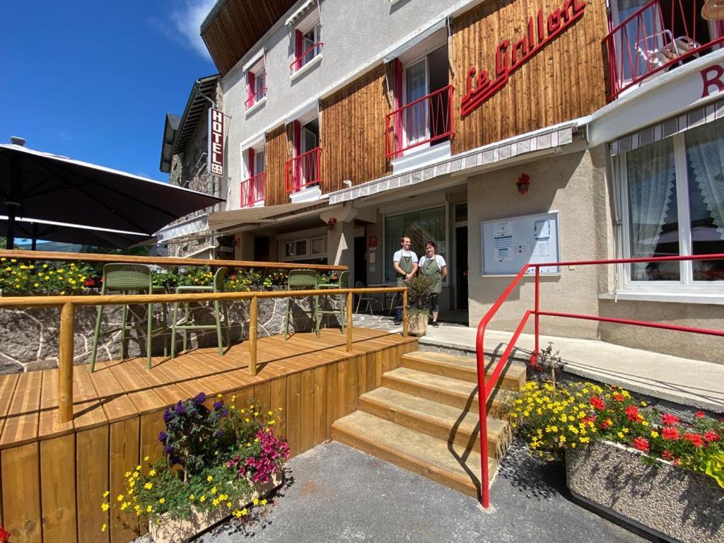 Hotel Restaurant Le Grillon Chambon-sur-Lac Exteriör bild