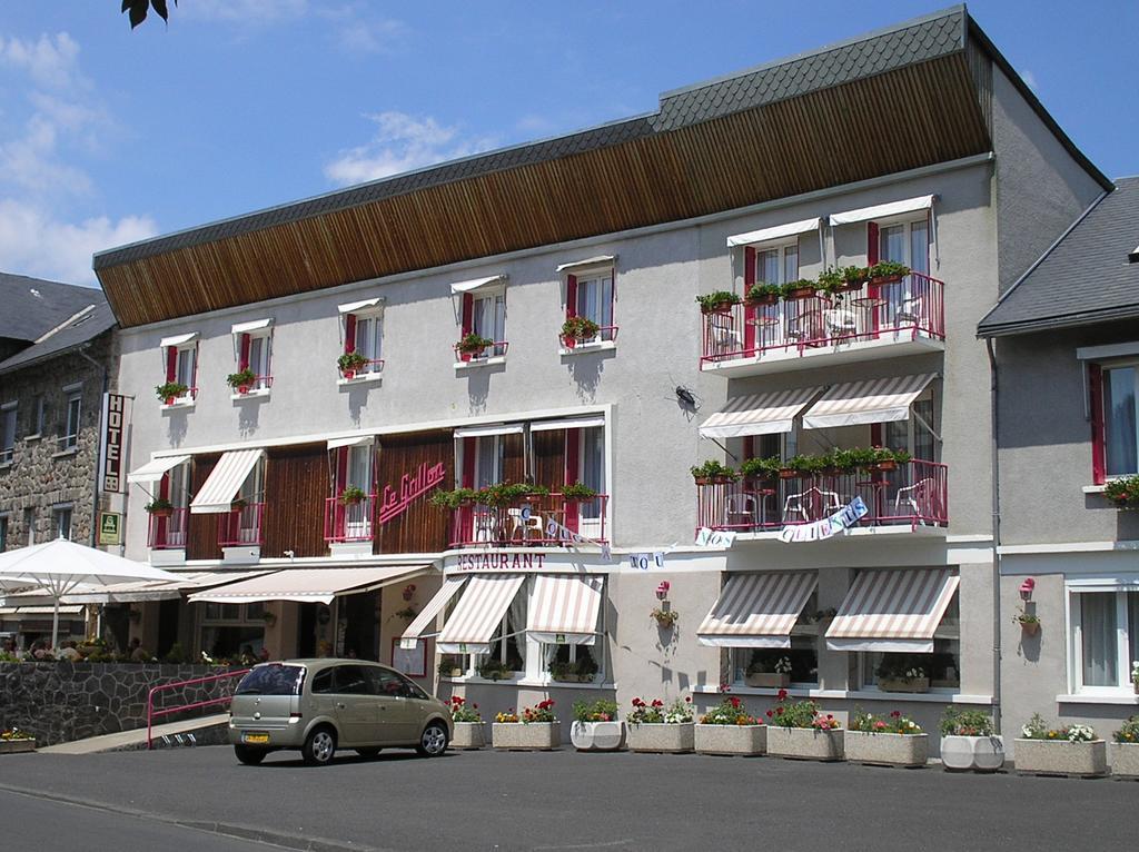 Hotel Restaurant Le Grillon Chambon-sur-Lac Exteriör bild